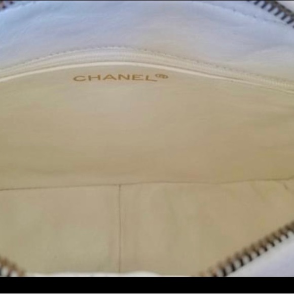 Authentic Chanel caviar white camera bag purse - Picture 5 of 9